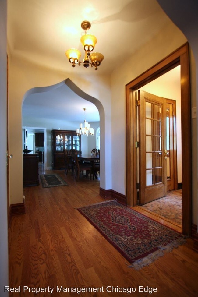 Building Photo - 6658 N Fairfield Ave