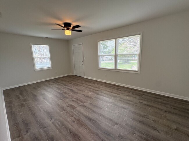 Building Photo - 400 W Market St