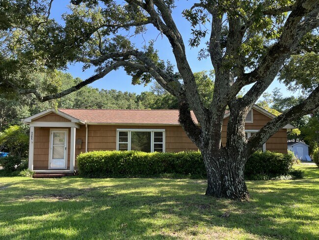 Foto del edificio - 3205 Bridges St