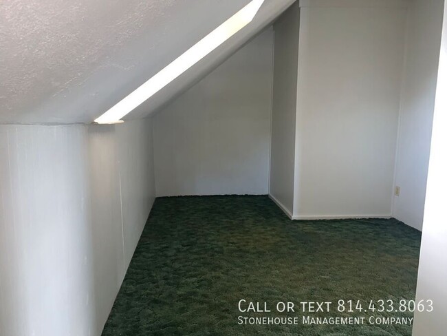 Building Photo - Beautiful 3rd floor 2 bedroom apartment av...