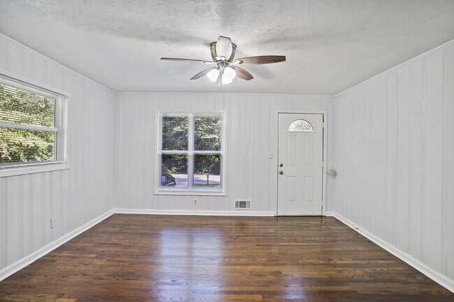 Building Photo - 4854 Flat Shoals Rd