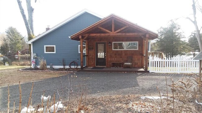 Foto del edificio - 10 Pine Tree Ln