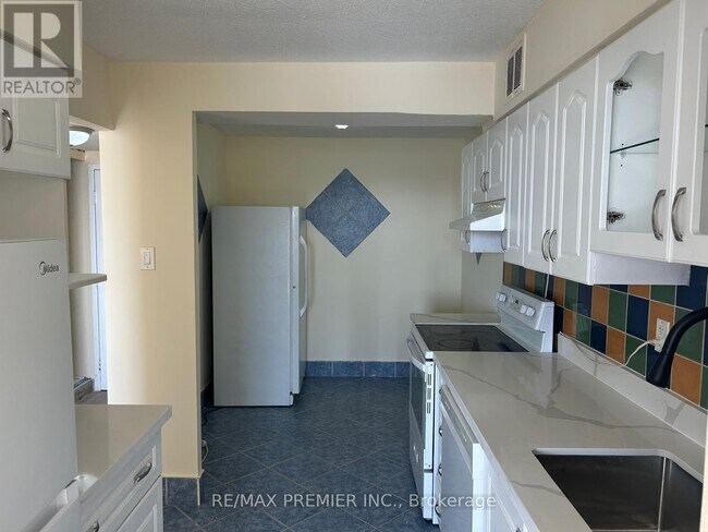 Photo du bâtiment - 45 Sunrise Ave