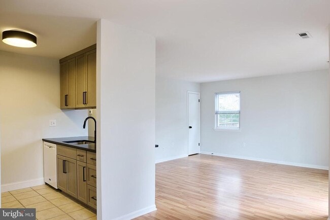 Foto del edificio - 737 Timber Ln