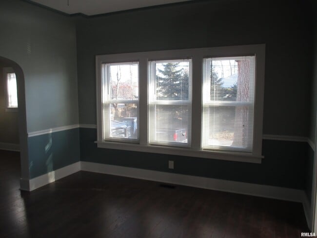 Building Photo - 1745 W Locust St