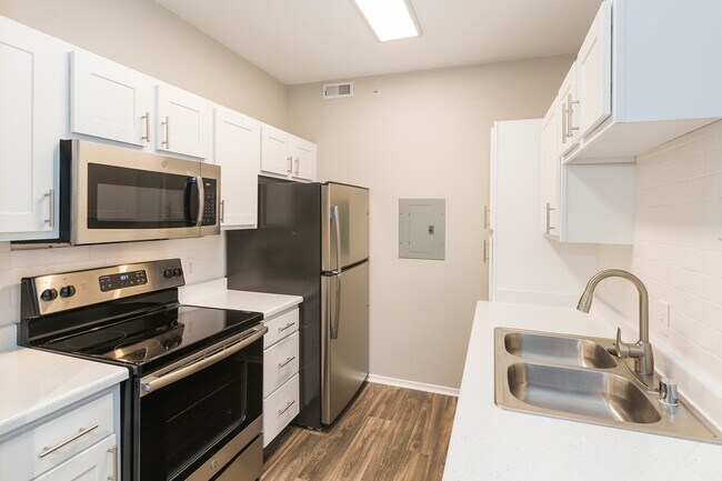 Ridgepointe en Gleneagle_1x1_CS_Winter2020_02 - RidgePointe at Gleneagle