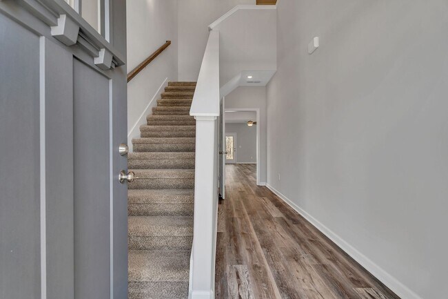 Building Photo - Beautiful NEW 3 Bed 2.5 Bath Townhome in M...