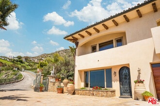 Building Photo - 4440 Encinal Canyon Rd