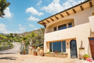 Building Photo - 4440 Encinal Canyon Rd