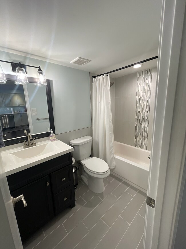 Bathroom - 1001 N Randolph St