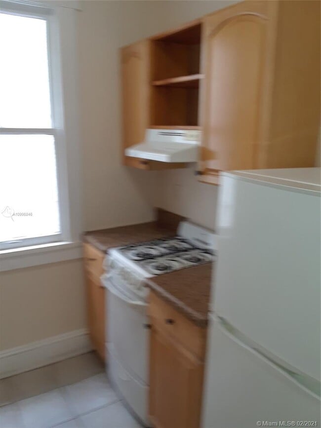 Building Photo - 529 NE 66th St