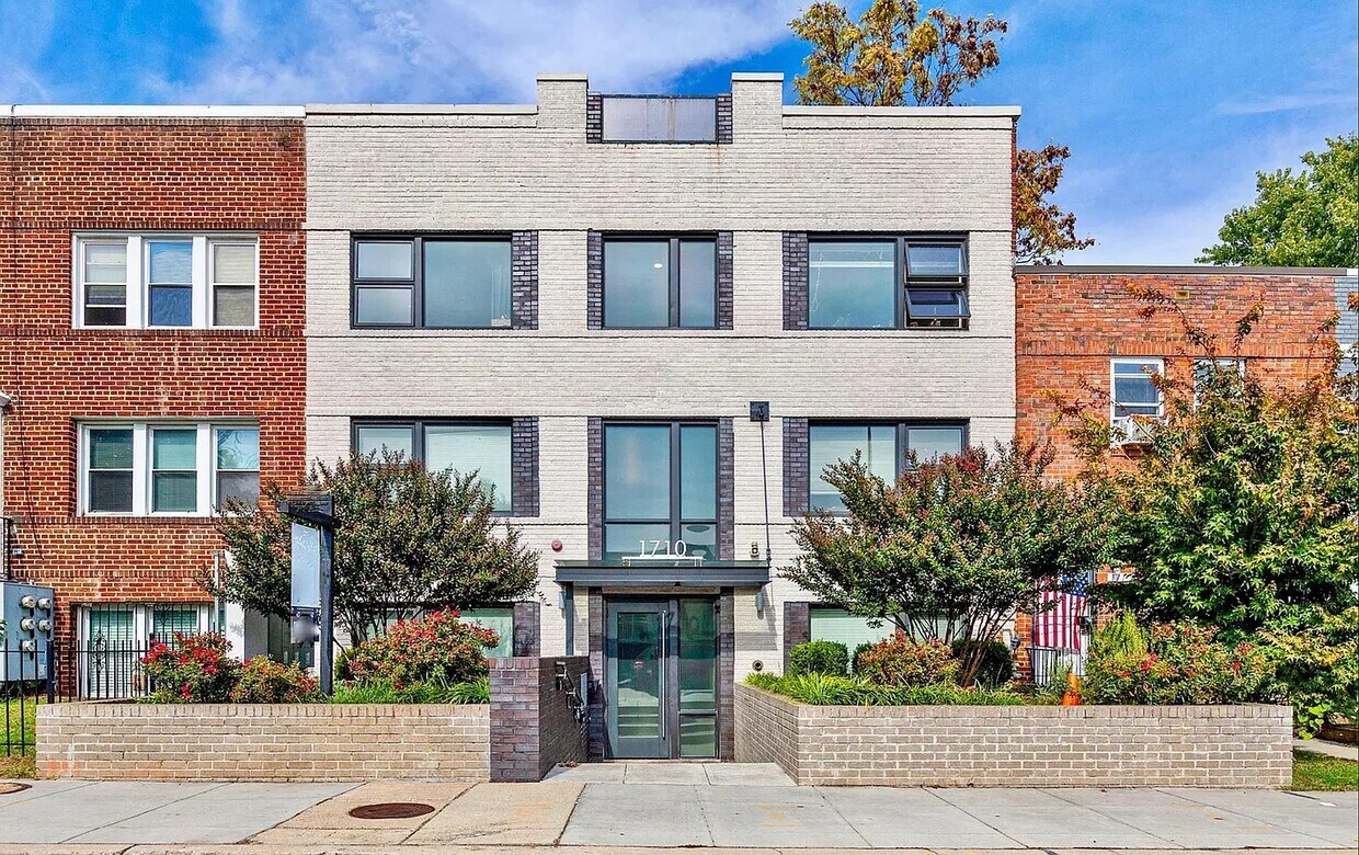 Foto principal - 1710 Gales St NE