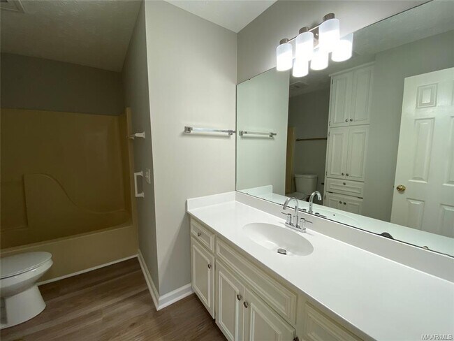 Foto del edificio - 514 Saddlewood Dr