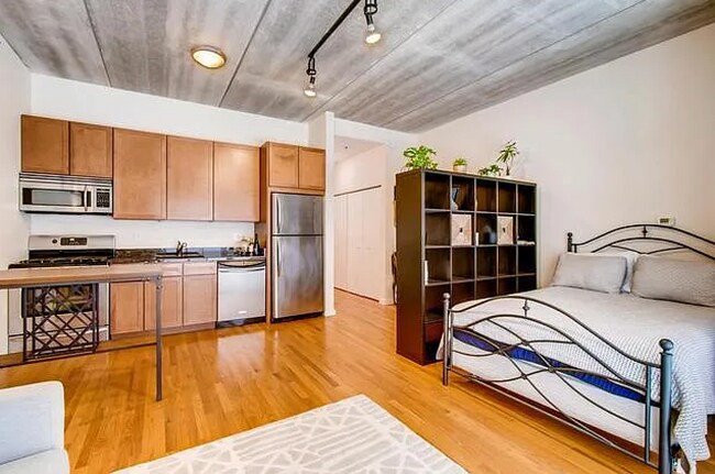 Foto del edificio - 630 N Franklin St