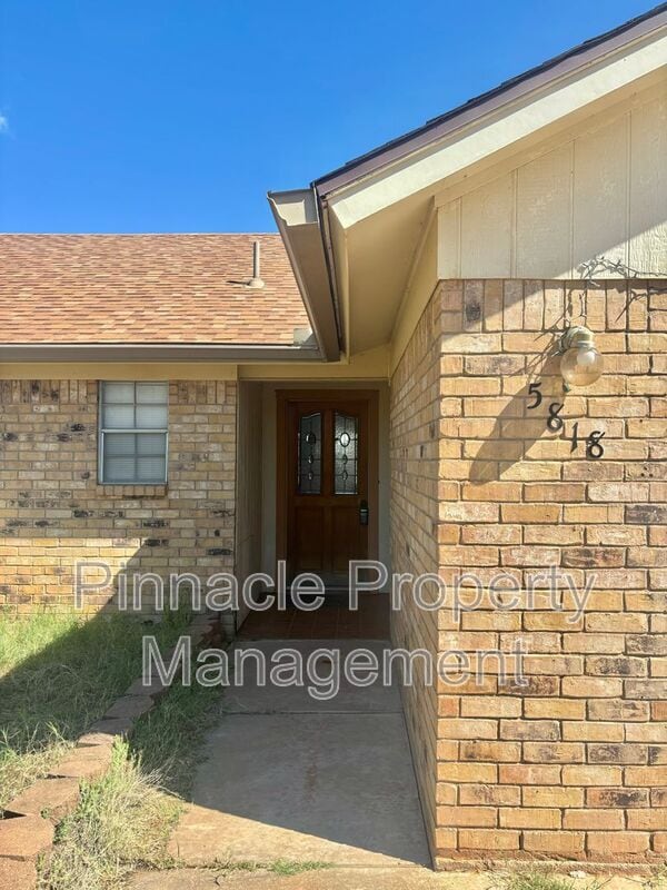 Foto del edificio - 5818 Davenport Dr
