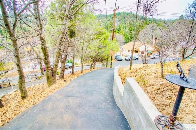 Foto del edificio - 23882 Springwater Rd