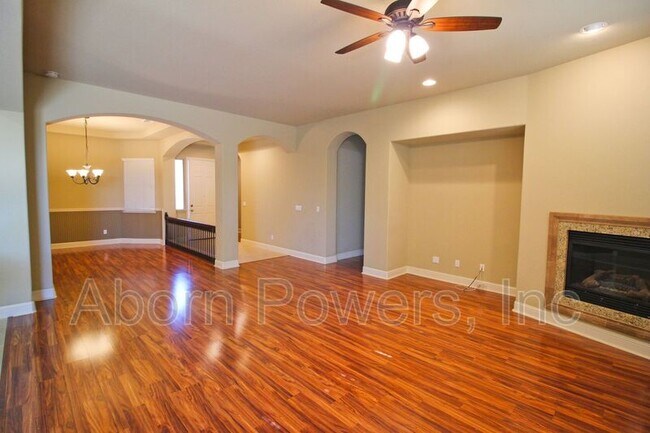 Building Photo - 880 Hildebrand Cir