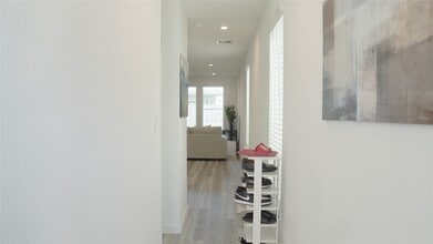 Building Photo - 2913 Crown Gate Dr