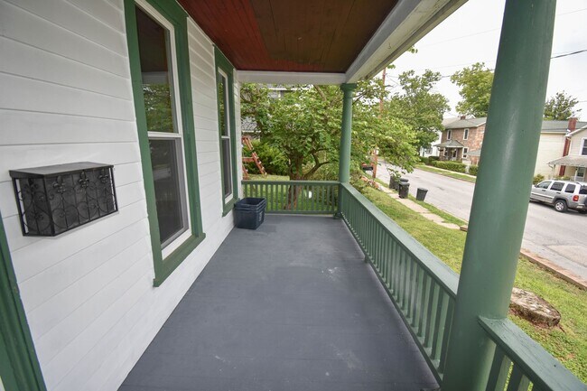 Foto del edificio - Spacious Three Bedroom Home in Lock Haven!