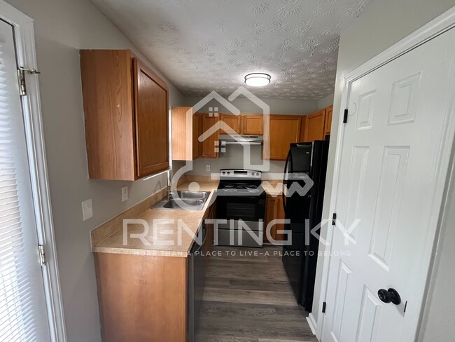 Foto del edificio - Newly Renovated 3-Bed, 2.5-Bath Townhome with Garage!