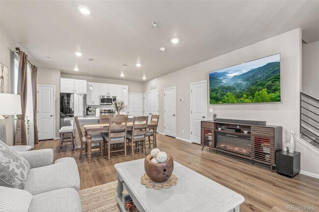 Foto del edificio - 5784 Dakan Lp