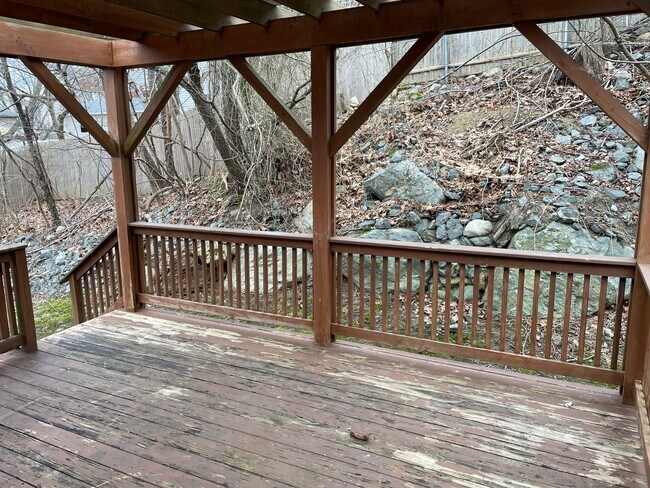 Foto del edificio - Newly Renovated Single Family House For Rent in Providence!