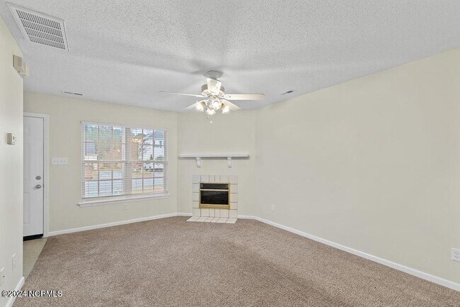 Building Photo - 987 W Pueblo Dr