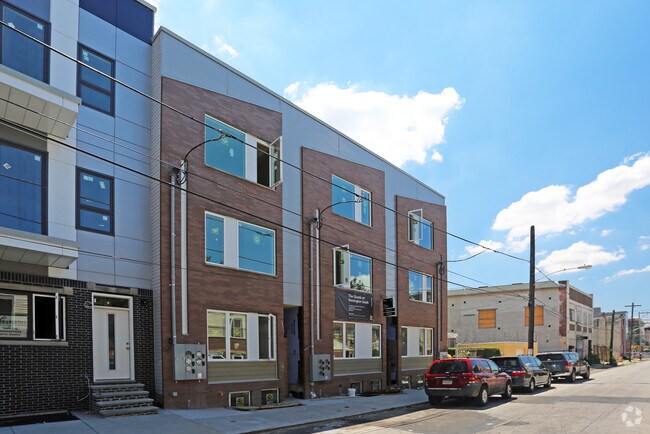 Building Photo - The Quads at Kensington South