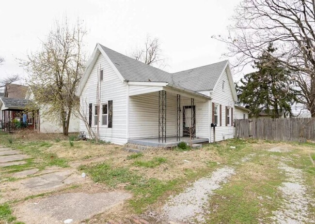 Building Photo - 1318 E Illinois St