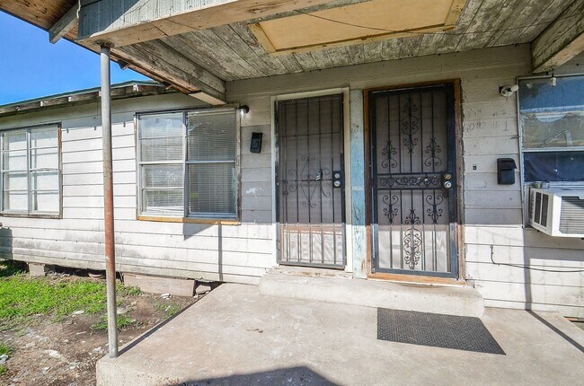 Foto del edificio - 6010 Collingsworth St
