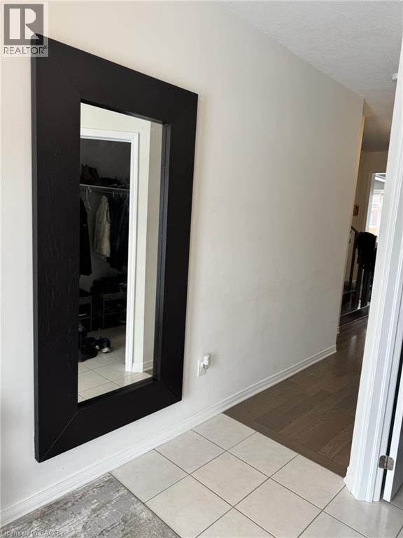 Photo du bâtiment - 8 Lise Ln