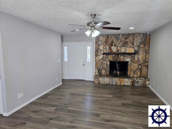 Building Photo - 507 S Highline Dr