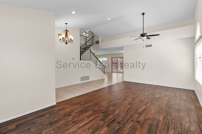Building Photo - 2732 E Thunderhill Pl