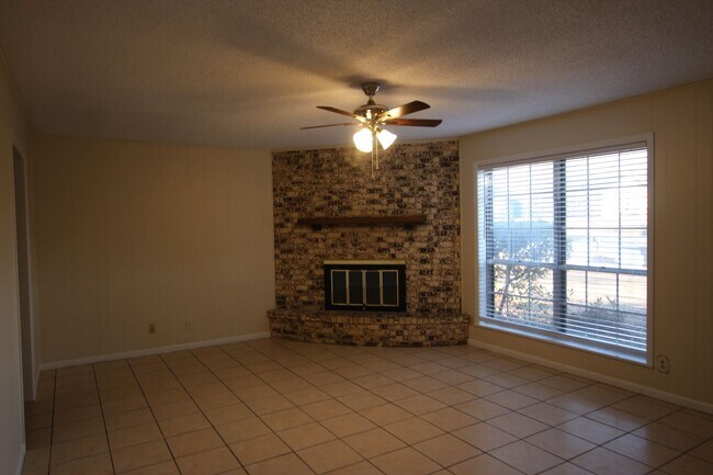 Foto del edificio - Spacious 3-Bedroom Home in South Tyler – A...
