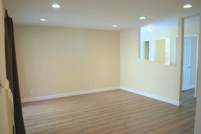 Foto del edificio - Sharp, Bright, Spacious & Clean! Excellent...