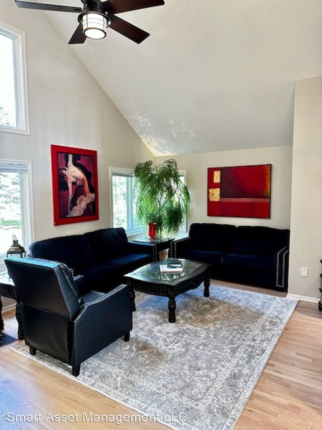 Building Photo - 2 br, 2.5 bath House - N21W24122 Dorcheste...
