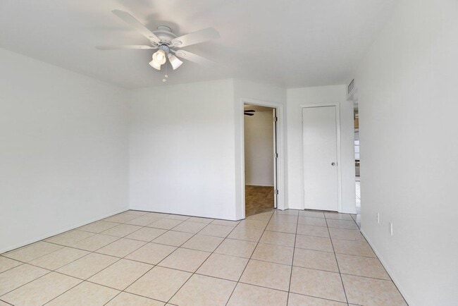 Building Photo - 1309 Warwick Ct