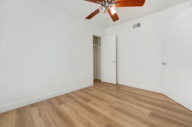 Foto del edificio - 1545 North Laurel