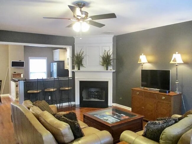 Building Photo - 3BR Townhome in Brentwood