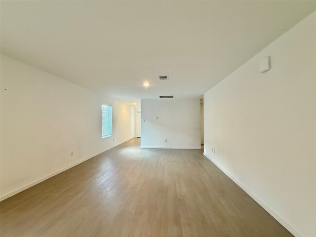 Building Photo - 26746 Prairie Smoke Ln