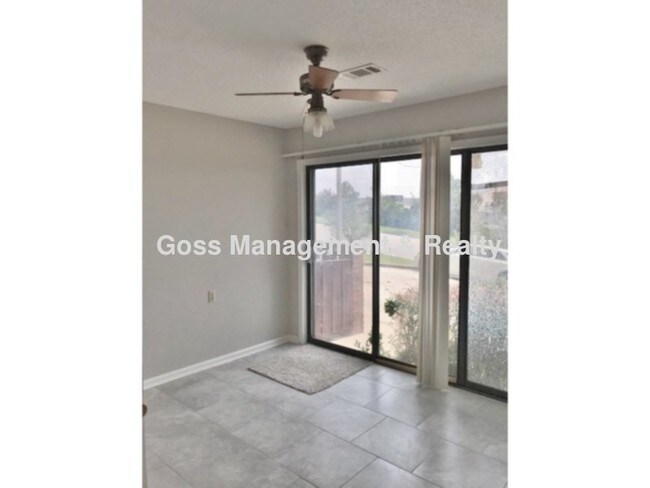 Building Photo - Two Bedroom Townhome off Rodney Parham