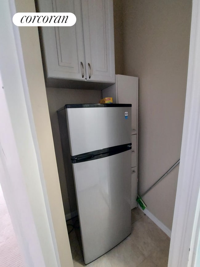 Building Photo - 806 Lexington Ave