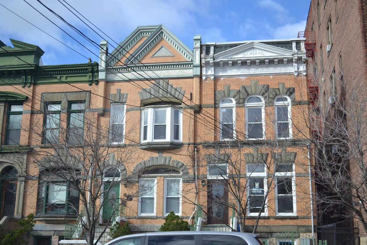 Primary Photo - 1211 Palisade Ave