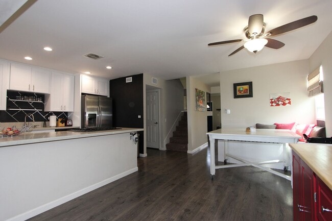 Building Photo - 4 Bedroom 2 Bathroom Home  - Move in special