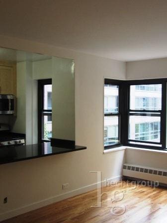 Building Photo - 412 E 55th St