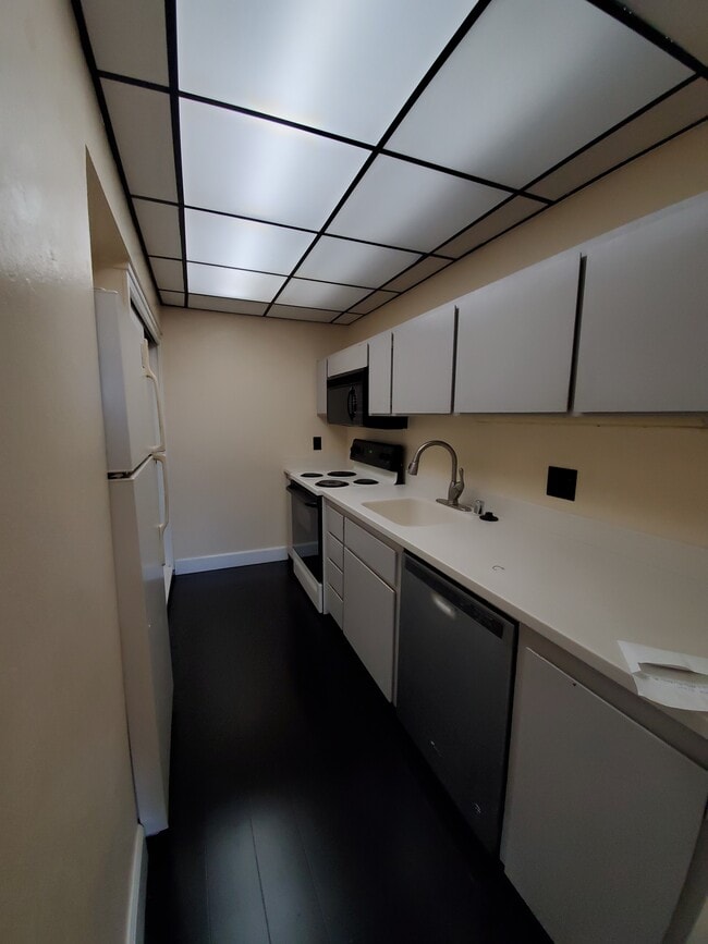 Building Photo - 66 Laurie Meadows Dr