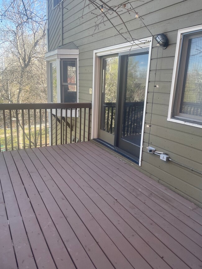 Building Photo - 2861 Springdale Ln