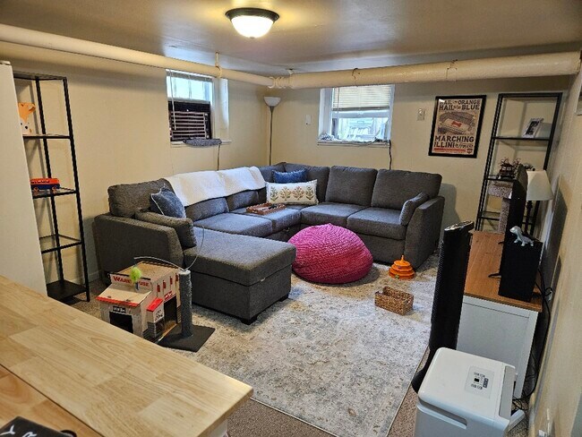 Sala de estar - 603 W Green St