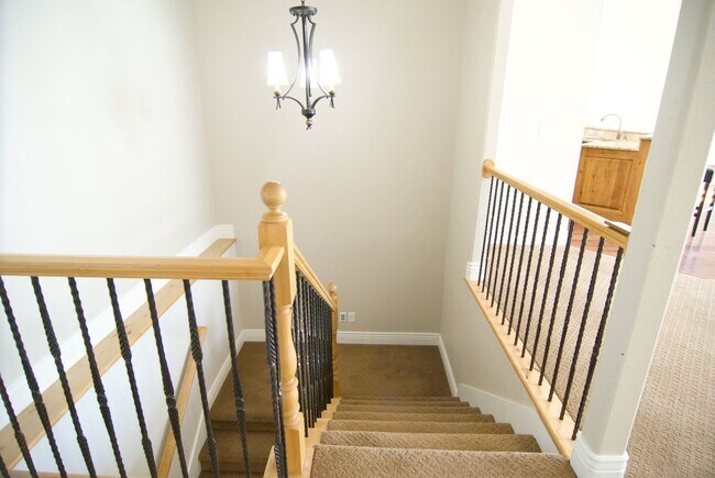 Building Photo - Stunning & Spacious 4-bedroom, 3-bathroom two-story home located in Rexburg, Idaho