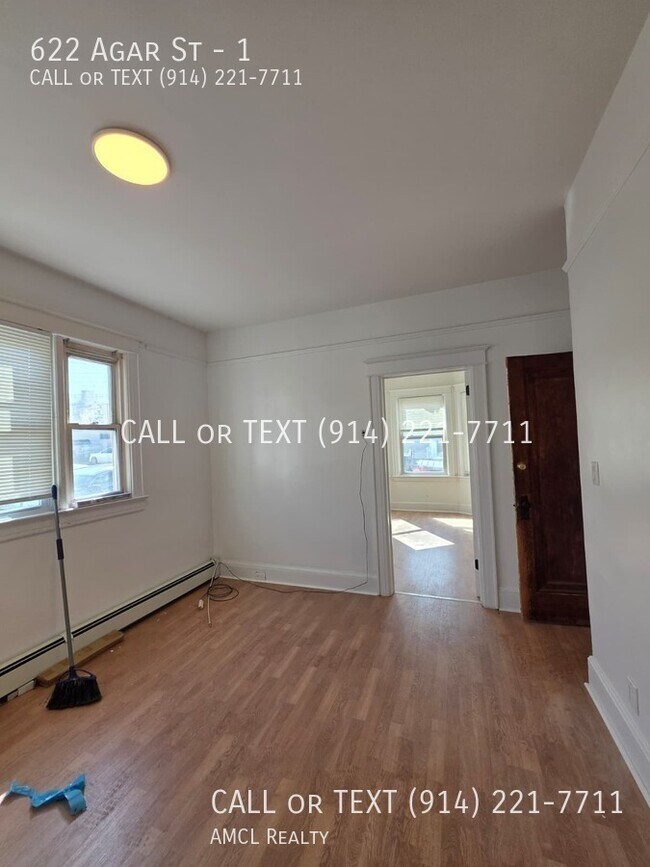 Building Photo - 622 Agar St